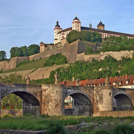 Zentral Wohnen - Inkl. Privatem Stellplatz Daire Würzburg Dış mekan fotoğraf